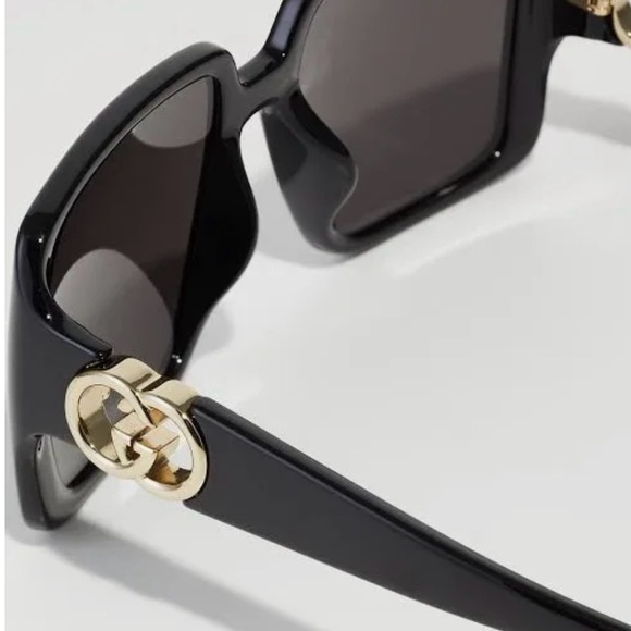 Gucci Accessories - NEW Gucci Sunglasses Black Oversized Sunglasses never worn GG1692S